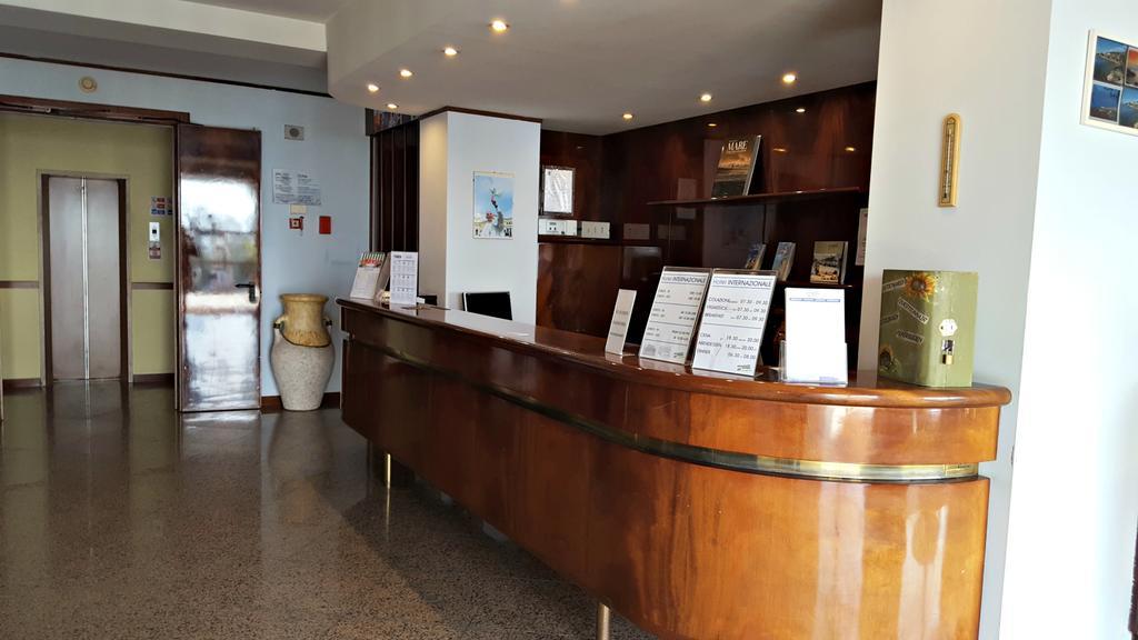 Hotel Internazionale Торри-дель-Бенако Экстерьер фото